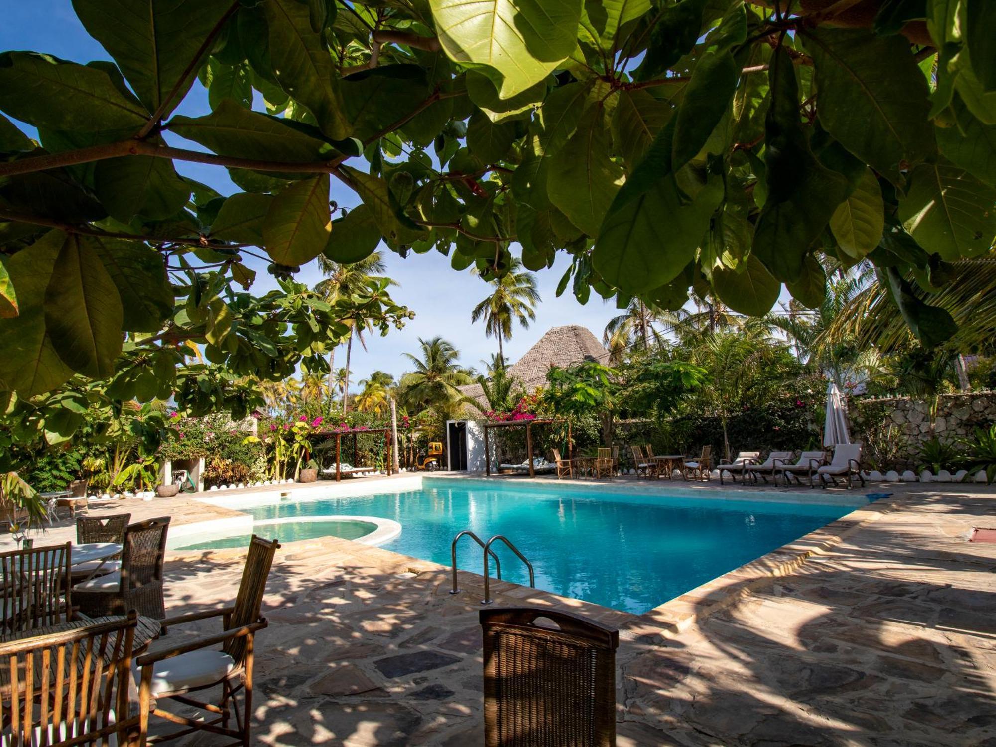 Tropical Boutique Hotel & Resto Pingwe Exterior photo